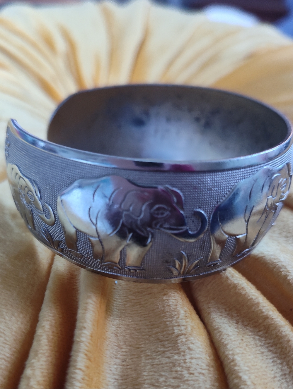 VTG Silver Bangle Cuff Elephants